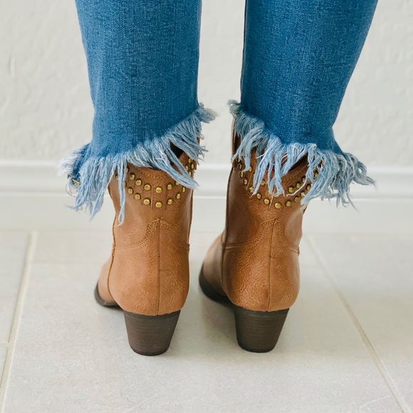 NIB Tan Studded Top Line Cowgirl Western Boots - Picture 6 of 7